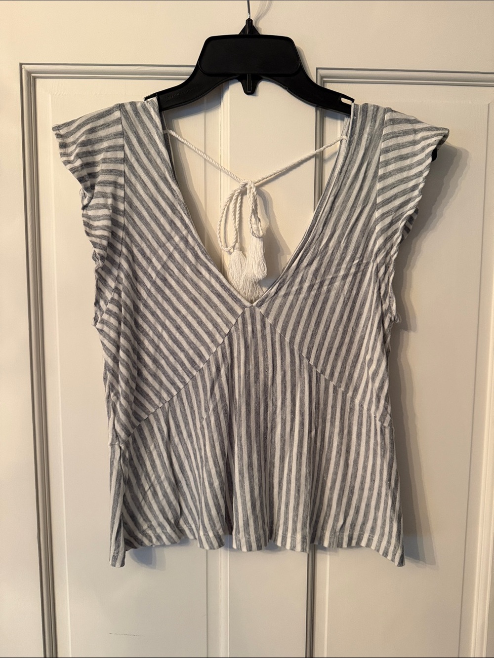 cupcakes & cashmere Gray and White Striped V-Neck Tie-Back Crop Camisole